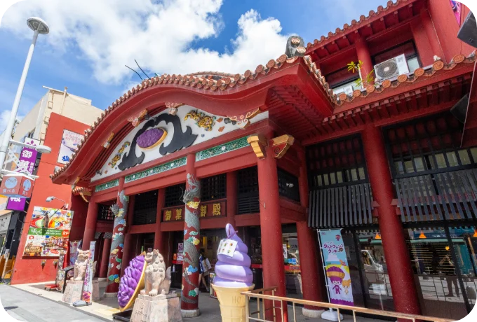 なぜ首里城みたいなお店なの？